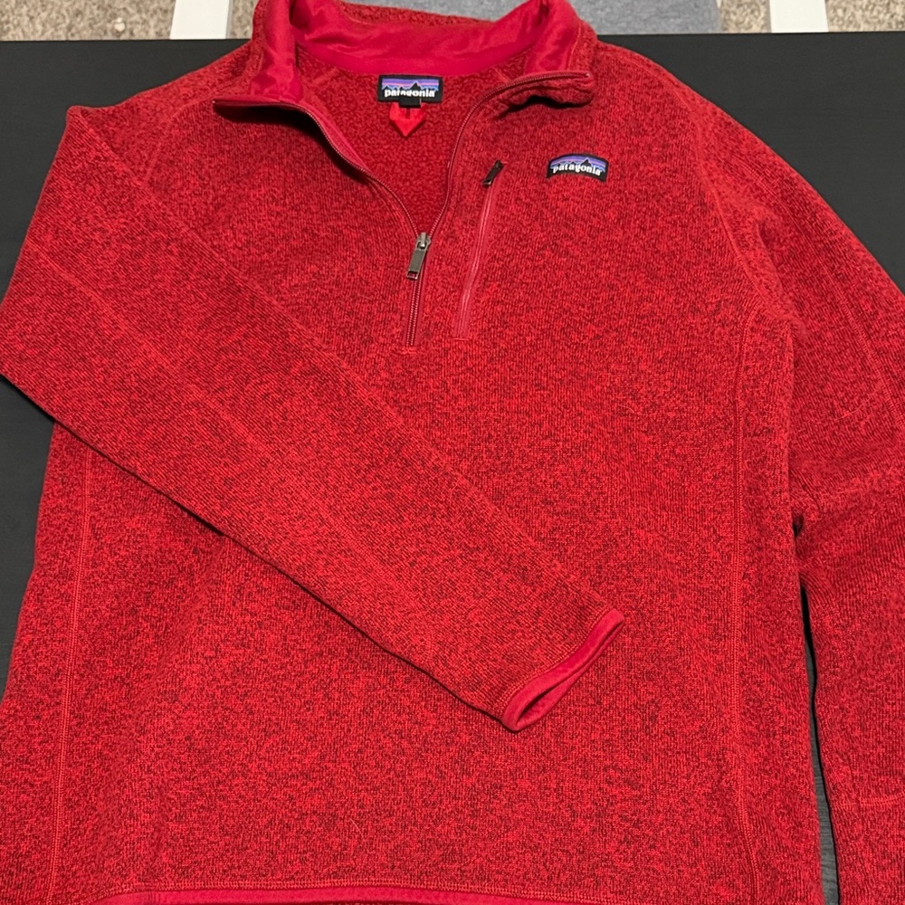 Patagonia Men's half zip pullover in Red